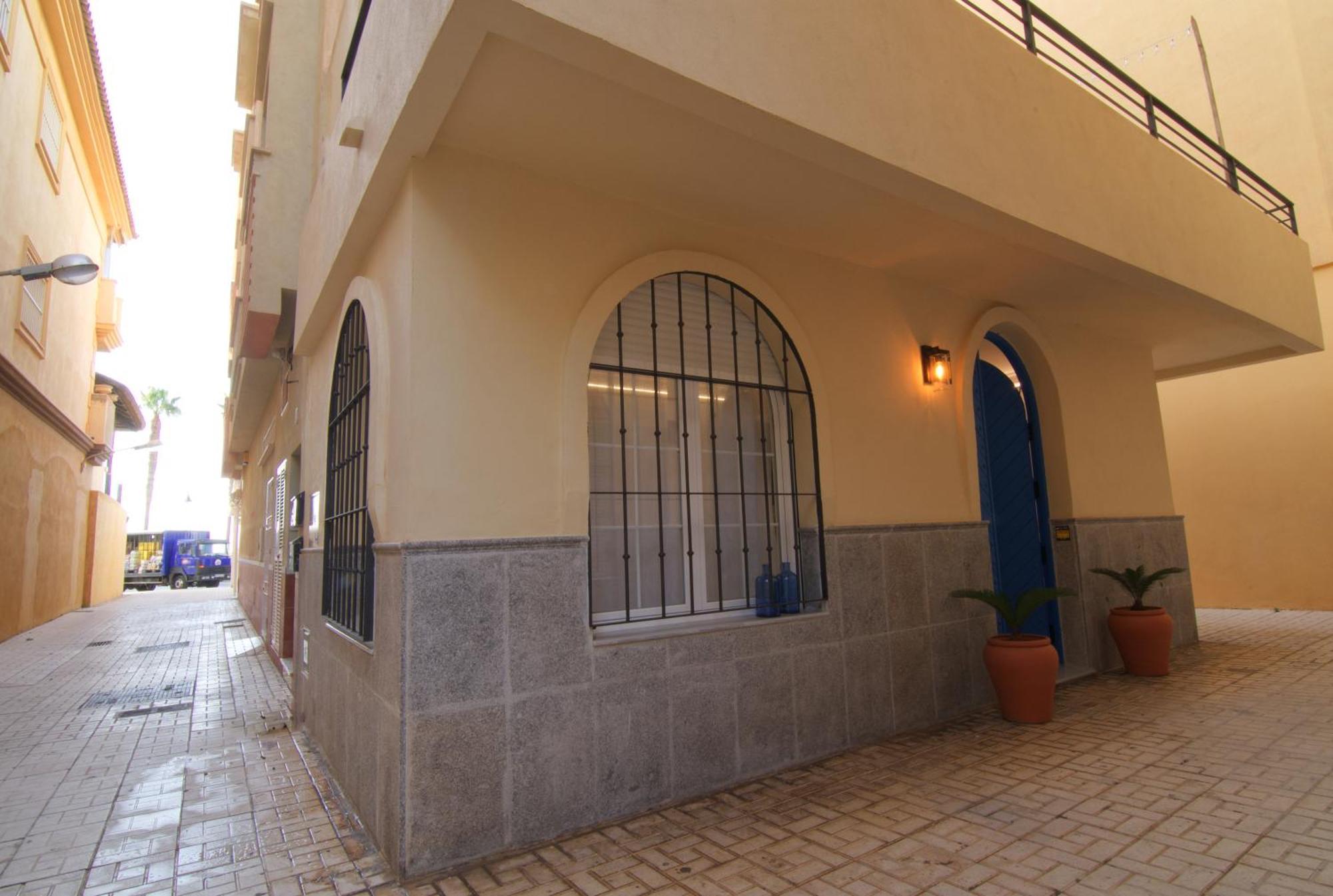 Mara'S Apartments Torremolinos La Mar - Beachfront Tiny House - Bajondillo מראה חיצוני תמונה